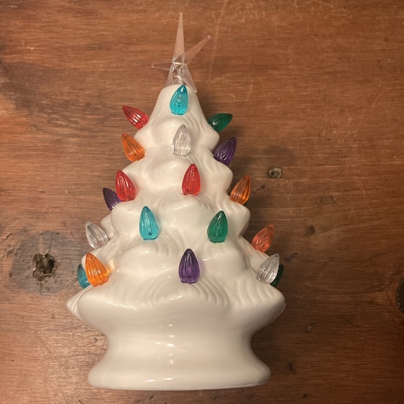 NWT 9”- White- LED Light Up Ceramic Christmas Tree 🎄 Decoration w/ 30 Bulbs - Picture 12 of 17